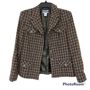 Pendleton petite Women's suit Blazer Size 6 / skirt size 10 with 90 percent wool